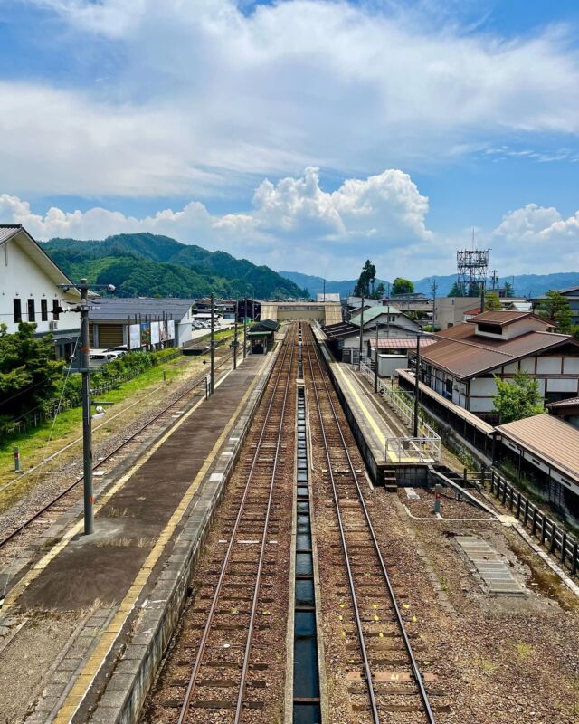 today's高山線旅🚃飛騨古川🚉
旅行者も少ない静かで風情がある良い町^_^
「君の名は。」の聖地とは知らなかったな〜🎬
#飛騨古川駅 
#高山線 
#君の名は聖地 
#君の名は飛騨古川 
#瀬戸川と白壁土蔵街 
#三嶋商店三嶋和ろうそく店 
#飛騨古川まつり会館 
#君の名は聖地巡礼 
#マンホールカード 
#ご当地マンホール 
#朝ドラさくら